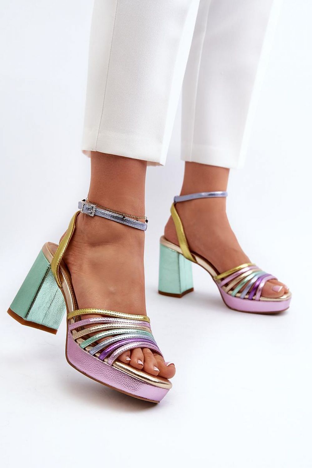 Heel sandals Step in style